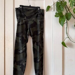 Old Navy Camo Print Leggings